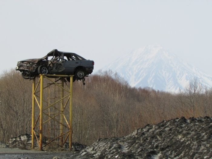 Автомобили, оказавшиеся в самых необычных местах