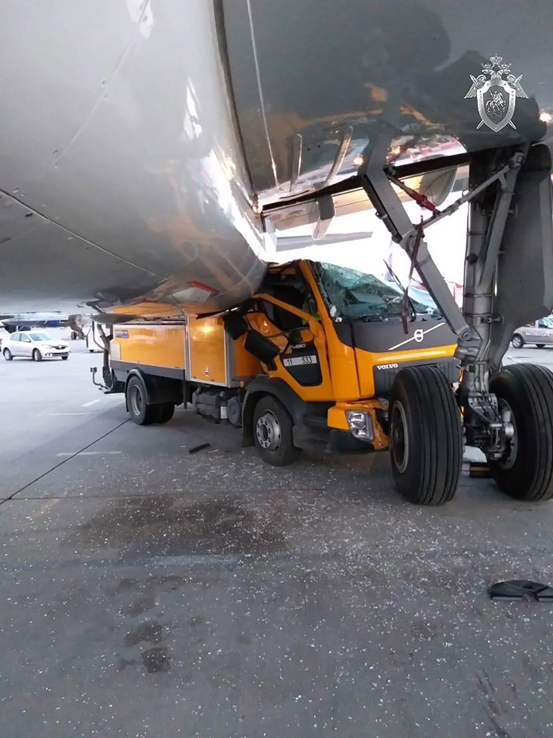 «У меня не проскочишь»: грузовик протаранил Boeing в Шереметьево «У меня не проскочишь»: грузовик протаранил Boeing в Шереметьево Авиация