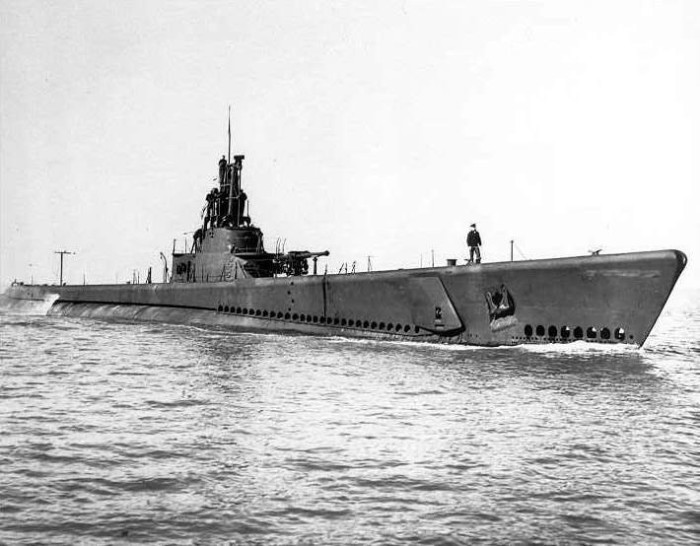 Зачем на подводных лодках ставили пару пушек, если они плавают под водой военная техника,Марки и модели,подводная лодка,ретро