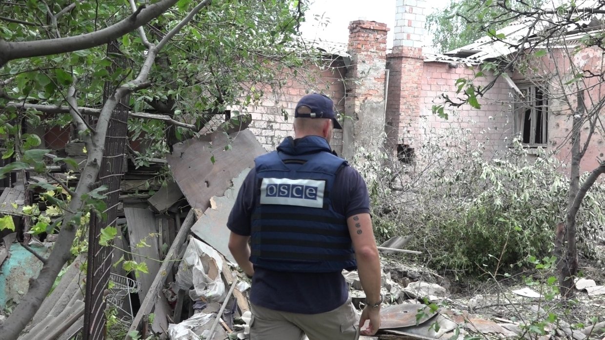 Власти ЛНР рассказали, как ВСУ запугивают наблюдателей ОБСЕ в Донбассе