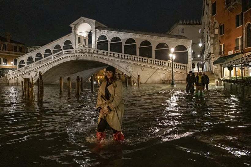 Каким стало самое сильное наводнение в Венеции за последние полвека acqua, Венецию, улицы, многие, сантиметров, города, Святого, Марка, некоторые, водой, своим, продаются, севший, мель На, могли, каждом, период, чтобы, гостям, резиновые