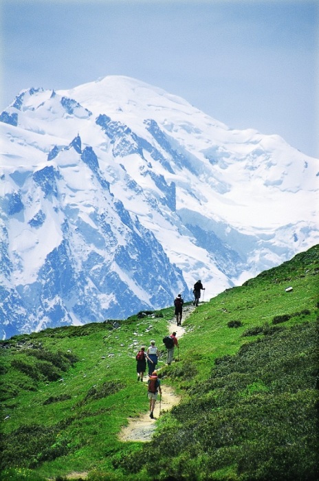 «Белая гора» - которая является высочайшей вершиной Альп – считается местом рождения альпинизма, ведь именно здесь 8 августа 1786 года Мишель-Габриель Поккар и Жак Бальма совершили первое в истории высотное восхождение.