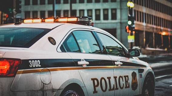 Президент профсоюза полиции Нью-Йорка ушел в отставку после обысков ФБР