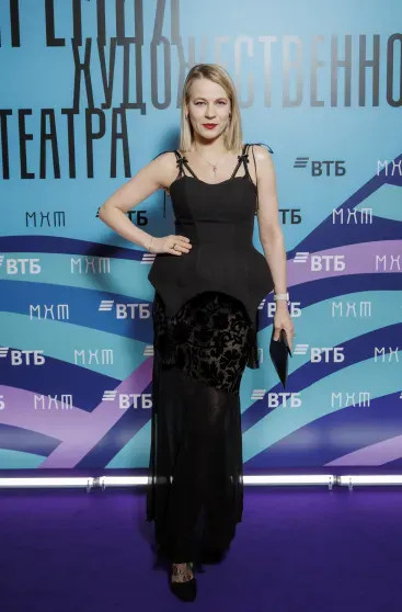 Константин Хабенский, Александр Петров с женой, Светлана Бондарчук посетили премию МХТ дочерью, Апексимова, Александр, Виктория, Дарьей, театра, Светлана, Сигалова, Ирина, женой, ПетровыАлександр, Художественного, Анной, молодых, АндрееваКристина, ТолстаяМария, ВайнбергСтася, Михаил, дарованийФото, Меськова