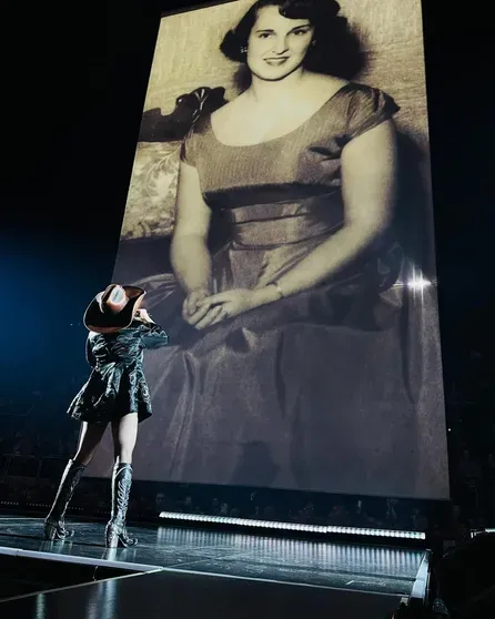Мадонна показала фото матери во время концертного шоу/Фото: madonna/Instagram*