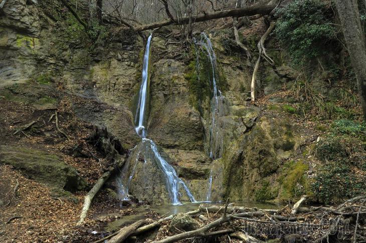 Водопады Крыма, гейзер Джурла, позже, всегда, водопадом, водопада,    Есть, Гейзер, падает, которую, промоине, благодаря, получил, ущелья, является, отражается, известным, самым, большинстве, водопадов, каскадом