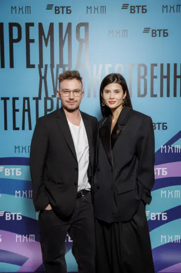 Константин Хабенский, Александр Петров с женой, Светлана Бондарчук посетили премию МХТ дочерью, Апексимова, Александр, Виктория, Дарьей, театра, Светлана, Сигалова, Ирина, женой, ПетровыАлександр, Художественного, Анной, молодых, АндрееваКристина, ТолстаяМария, ВайнбергСтася, Михаил, дарованийФото, Меськова