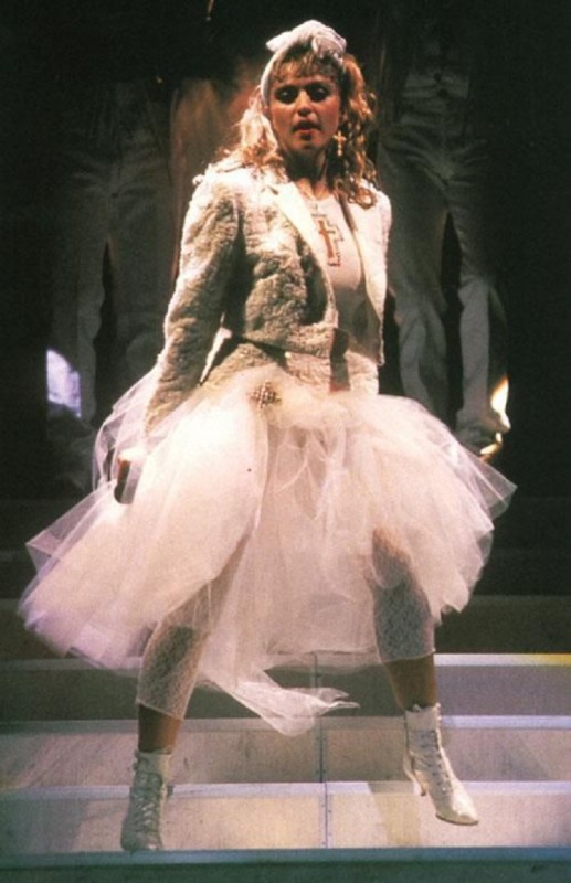 Фотография: Вся история мини-юбки: от китайских летописей до Мадонны и Бритни Спирс №8 - BigPicture.ru