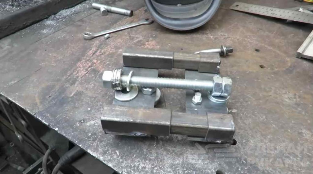 Как сделать простое приспособление для накатки