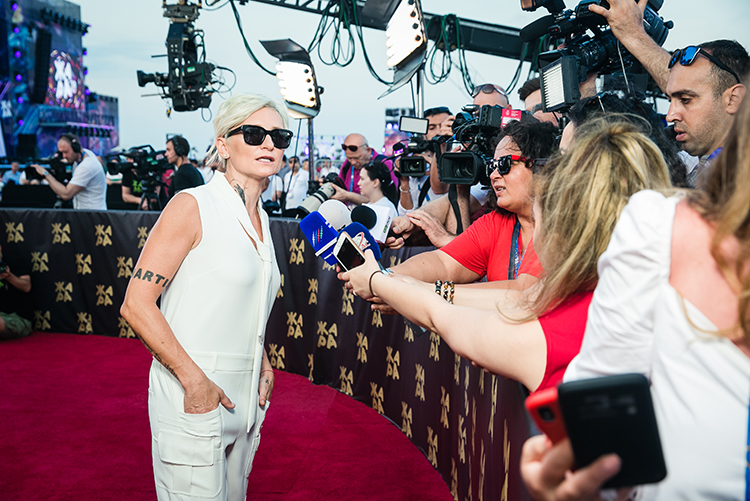 Эмин Агаларов и Алена Гаврилова, Филипп Киркоров и другие гости второго дня фестиваля "Жара-2019" Эмин Агаларов и Алена Гаврилова, Филипп Киркоров и другие гости второго дня фестиваля "Жара-2019" Звезды,Новости о звездах