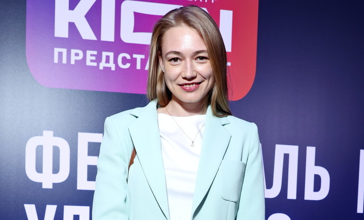 Оксана Акиньшина, Варвара Шмыкова с Даниилом Радловым и другие гости открытия кинофестиваля в Москве Оксана Акиньшина, Варвара Шмыкова с Даниилом Радловым и другие гости открытия кинофестиваля в Москве Звезды,Красная дорожка