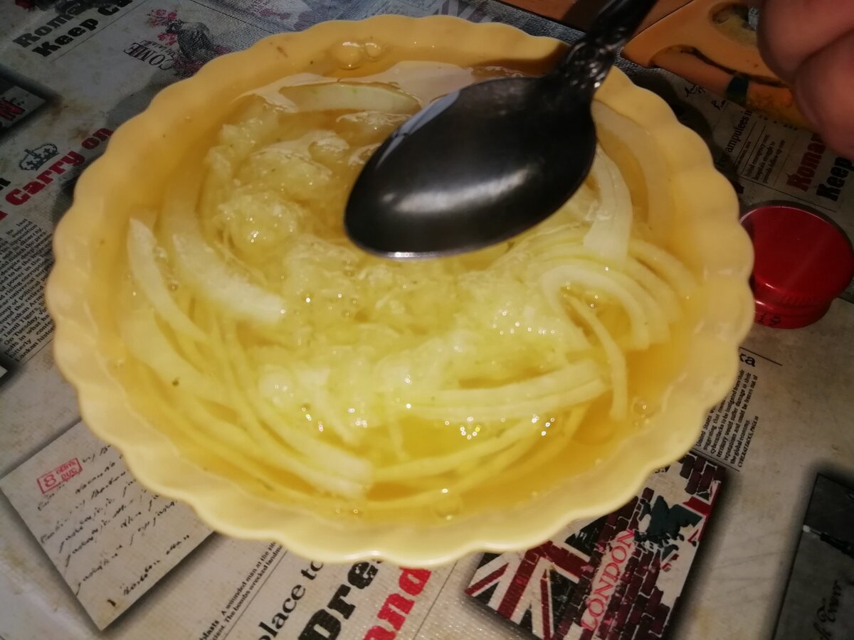 Очень вкусный и свежий салатик, к тому же еще и достаточно сытный. В нем нет надоевших колбасы, сыра, крабовых палочек, кукурузы.-2