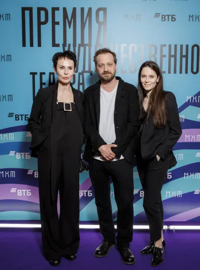 Константин Хабенский, Александр Петров с женой, Светлана Бондарчук посетили премию МХТ дочерью, Апексимова, Александр, Виктория, Дарьей, театра, Светлана, Сигалова, Ирина, женой, ПетровыАлександр, Художественного, Анной, молодых, АндрееваКристина, ТолстаяМария, ВайнбергСтася, Михаил, дарованийФото, Меськова