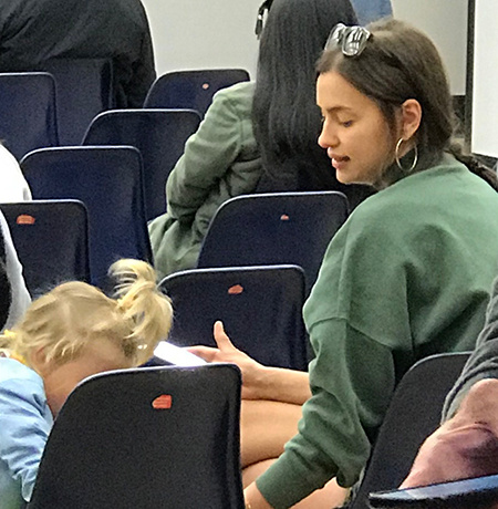 Поездка в Диснейленд и не только: как прошли выходные Ирины Шейк и Брэдли Купера с дочерью Поездка в Диснейленд и не только: как прошли выходные Ирины Шейк и Брэдли Купера с дочерью Звезды / Звездные пары