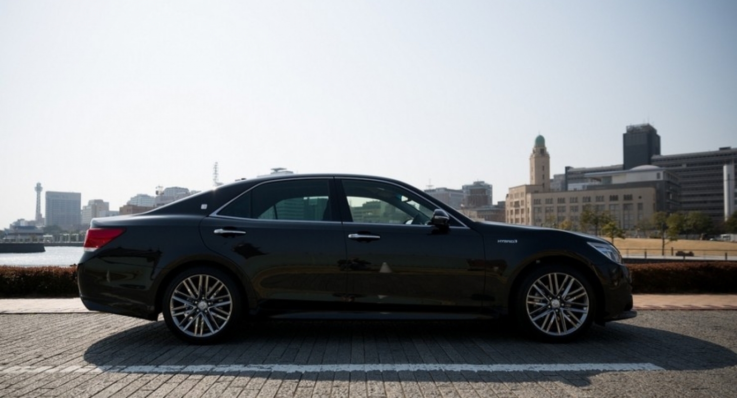 Toyota выпустит классический «люксовый» седан Crown