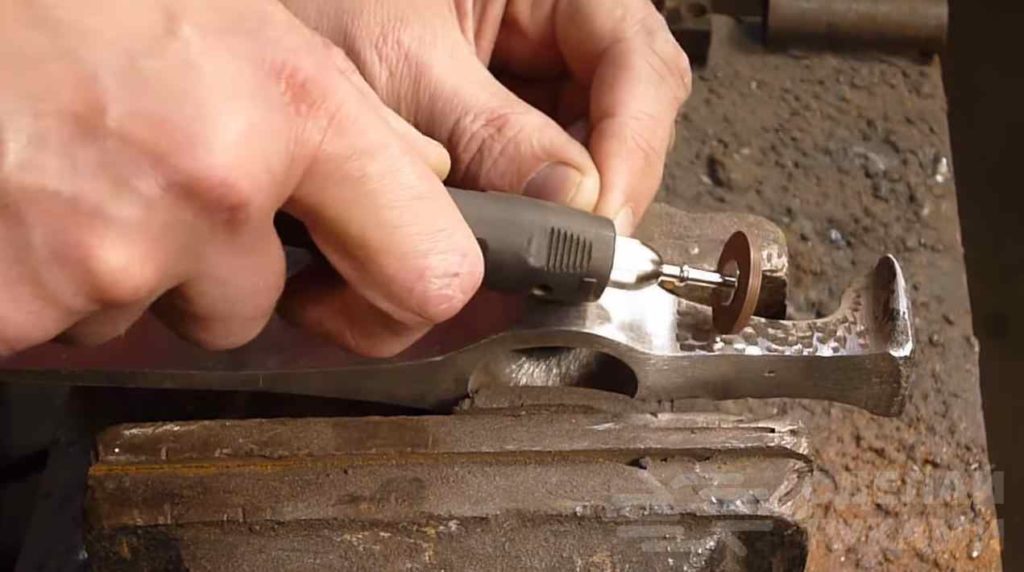 Томагавк из молотка, рессоры и обрезков металла самоделкин