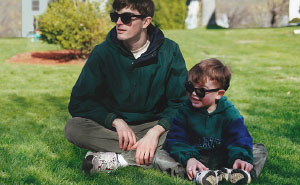 Guy Photoshops Himself Into Childhood Pics To Hang Out With His Childhood Self, And The Result Is Just Too Realistic