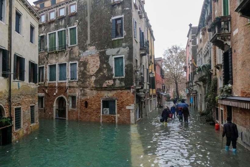 Каким стало самое сильное наводнение в Венеции за последние полвека acqua, Венецию, улицы, многие, сантиметров, города, Святого, Марка, некоторые, водой, своим, продаются, севший, мель На, могли, каждом, период, чтобы, гостям, резиновые