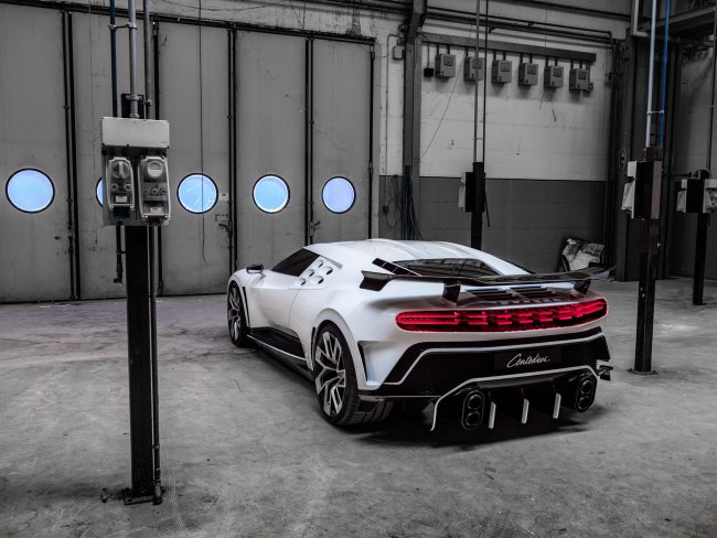 Роскоши много не бывает: Bugatti Centodieci — наследник модели EB110, стоимостью 650,7 млн рублей Роскоши много не бывает: Bugatti Centodieci — наследник модели EB110, стоимостью 650,7 млн рублей Автомобили