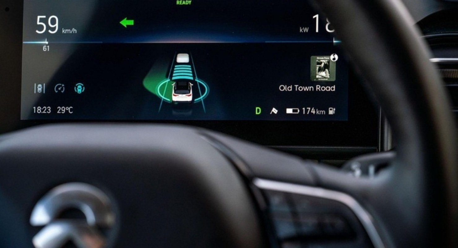 Nio заставляет клиентов проходить тест для использования автопилота после ДТП