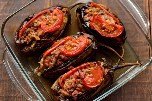 Баклажаны по-турецки – настоящее объедение, всё-таки в Турции умеют вкусно готовить баклажаны, блюдо, минут, можно, фаршем, добавляем, сладкий, штперец, помидора, острого, перца, острый, мясной, форму, овощи, обжариваем, ножом, готовности, желанию, томатной