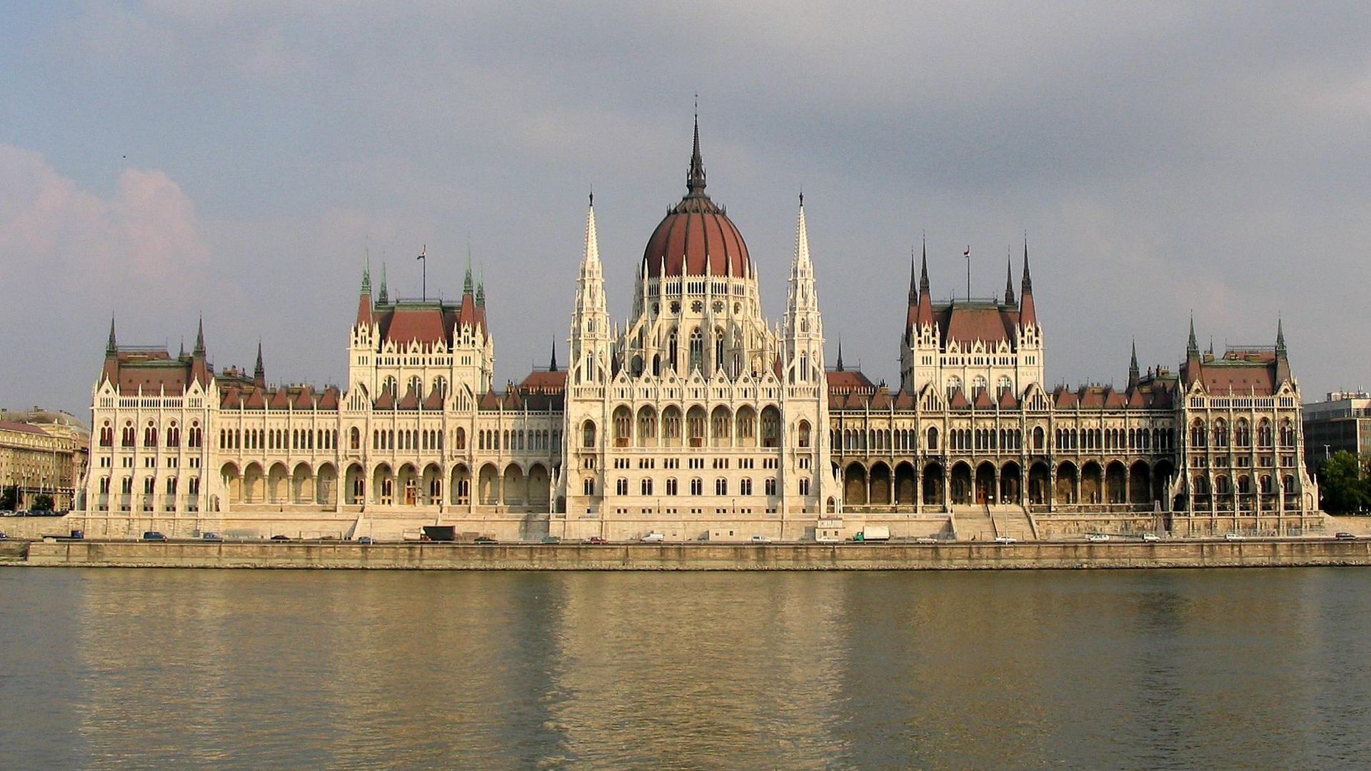 «Наказывают за сотрудничество с Россией»: Еврокомиссия намерена сократить финансирование Венгрии Политика