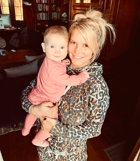 Джессика Симпсон отметила первый день рождения младшей дочери Джессика Симпсон отметила первый день рождения младшей дочери Дети,Дети знаменитостей