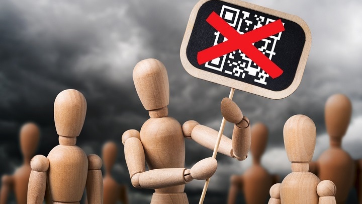 Регионы вступили в QR-сопротивление. Депутаты не хотят быть "стрелочниками"