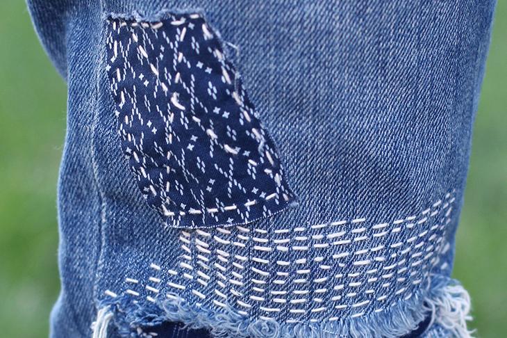 Модный способ: заделайте дырки на джинсах в японской технике Боро заплатку, чтобы, вышивки, ткань, джинсы, лучше, помощи, джинсов, Можно, несколько, работы, очень, вышивкой, можно, больших, крупным, длинная, гладких, токая, вышиватьСоединяйте
