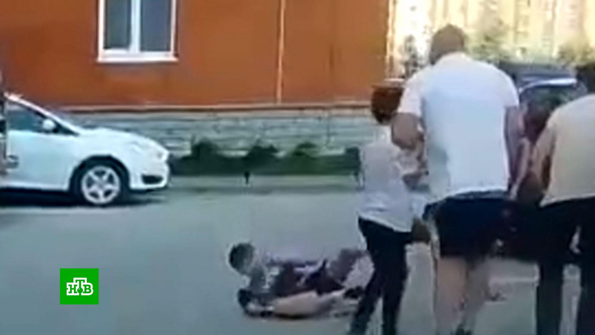 Драка школа 67. В драку за сына. Выгнали из школы за драку. В драку за сына. Драка между мальчишками.