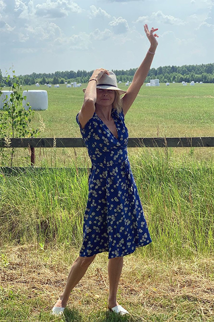 Как Юлия Высоцкая провела выходные в Нижегородской области: фотосессия в поле и на яхте в бикини Как Юлия Высоцкая провела выходные в Нижегородской области: фотосессия в поле и на яхте в бикини Экстерьер