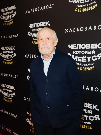 Евгений Цыганов с сыном и дочерью от Ирины Леоновой, Тимур Родригез и Катя Кабак на премьере фильма 