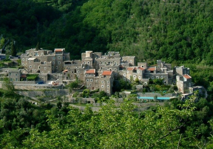 Каменная деревня в Италии
