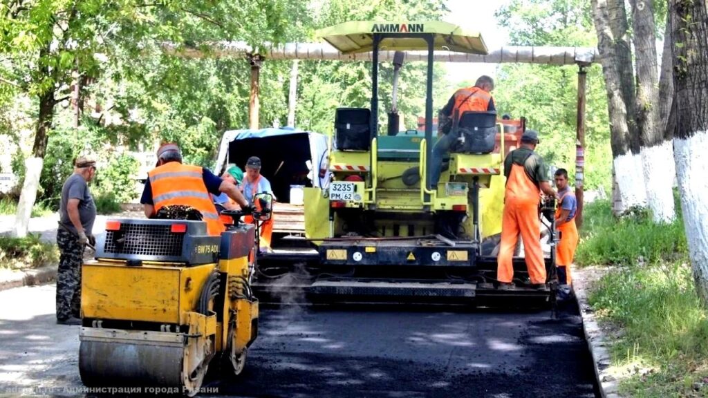 Во всех районах Рязани ликвидируют аварийные ямы на дорогах