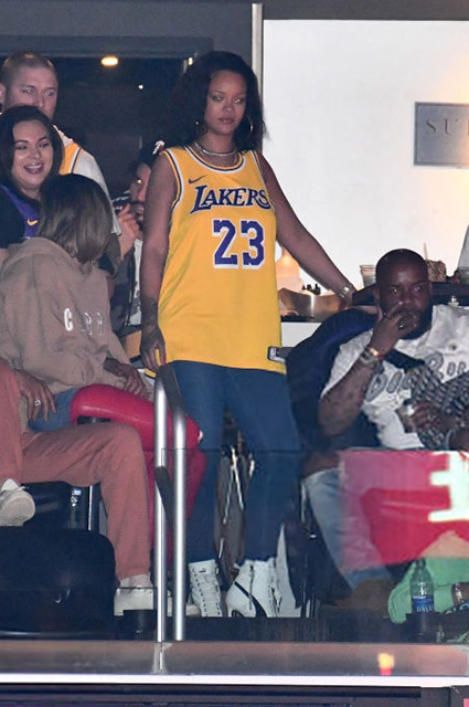 Рианна сходила на баскетбольный матч вместе с саудовским миллиардером Хассаном Джамилем Звездные пары