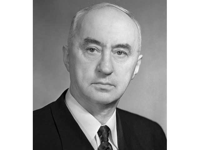 Николай Кузнецов — легенда, отправившая в прорыв ракеты и реактивную авиацию СССР Николай Кузнецов — легенда, отправившая в прорыв ракеты и реактивную авиацию СССР история