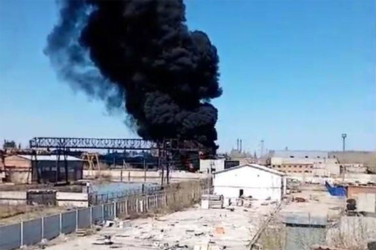 МЧС: возгорание емкостей с нефтепродуктами в Омске локализовано
