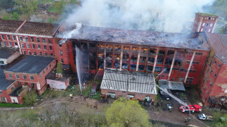 Пожар на бывшей прядильно-ткацкой фабрике в Подмосковье локализован