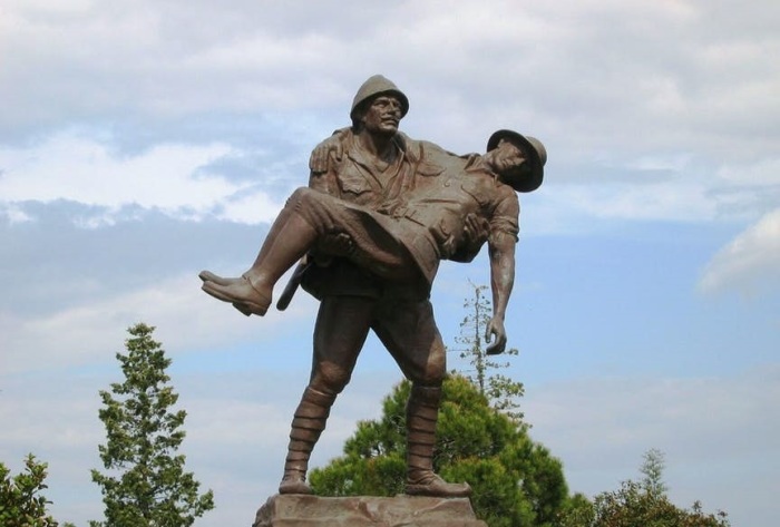 История о милосердии солдата, спасшего раненого врага, которой посвятили памятник в Турции война и мир
