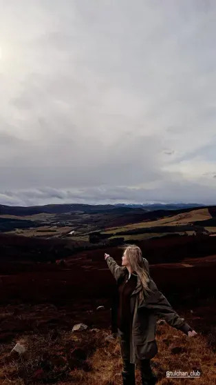 Ксения Сухинова отдыхает в шотландском поместье своего возлюбленного — 