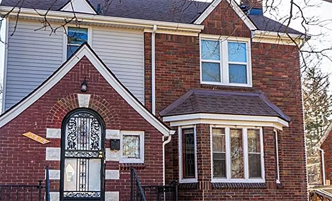 Женщина заглянула в шкаф в номере отеля и за вешалкой нашла скрытый проход, ведущий в тоннель Женщина заглянула в шкаф в номере отеля и за вешалкой нашла скрытый проход, ведущий в тоннель Культура