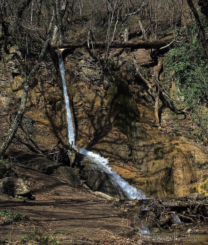 Водопады Крыма, гейзер Джурла, позже, всегда, водопадом, водопада,    Есть, Гейзер, падает, которую, промоине, благодаря, получил, ущелья, является, отражается, известным, самым, большинстве, водопадов, каскадом