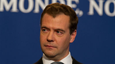 Медведев пригрозил закрыть небо для западных авиакомпаний в ответ на санкции против РФ