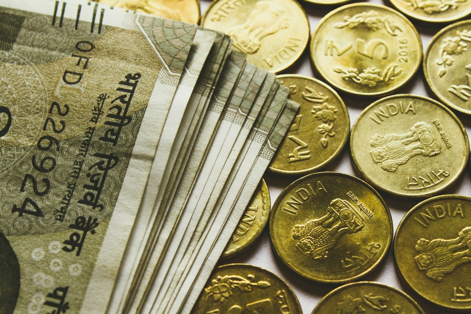 Стратеги ждут роста рупии