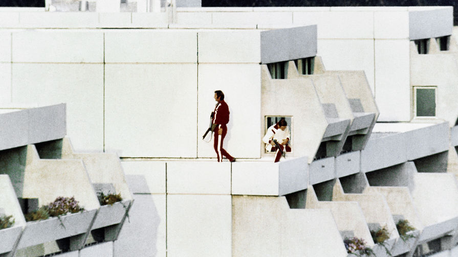 Игры мюнхен 1972. Олимпийская деревня в Мюнхене 1972. Мюнхен 1972 захват заложников.