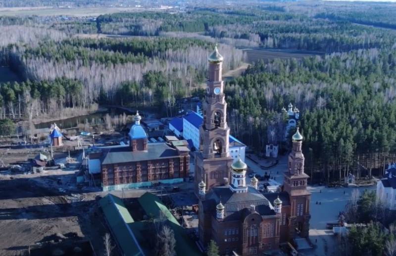 Взбунтовавшийся игумен и захват монастыря: что происходит под Екатеринбургом Взбунтовавшийся игумен и захват монастыря: что происходит под Екатеринбургом Сергий, Сергия, схиигумен, время, схиигумена, монастыря, монастырь, является, Романов, епархии, самоизоляции, монастыре, критикой, свободы, руководство, лишения, местах, храмов, церковного, беспорядках