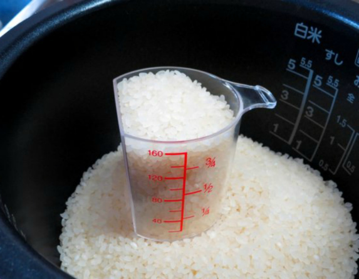 На 1 стакан риса сколько воды надо