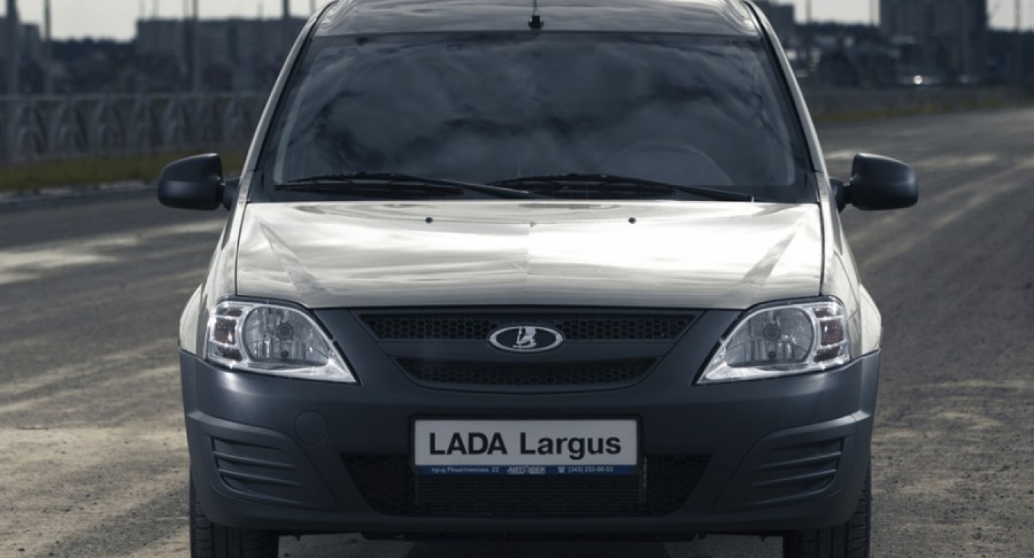 Автодилеры в России продают последнюю партию Lada Largus Автомобили