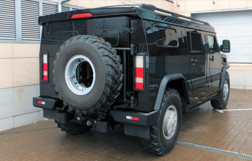 Московское тюнинг-ателье превратило армейский «Тигр» в шикарный внедорожник для VIP-персон Московское тюнинг-ателье превратило армейский «Тигр» в шикарный внедорожник для VIP-персон авто и мото