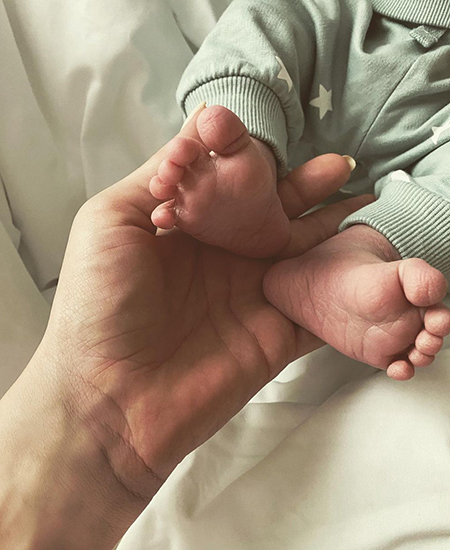 Кети Топурия поделилась первым снимком новорожденного сына Звездные дети